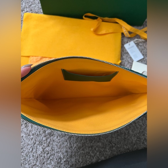 ✖️SOLD✖️AUTH Goyard Senat MM Pouch in Green - Picture 6 of 8